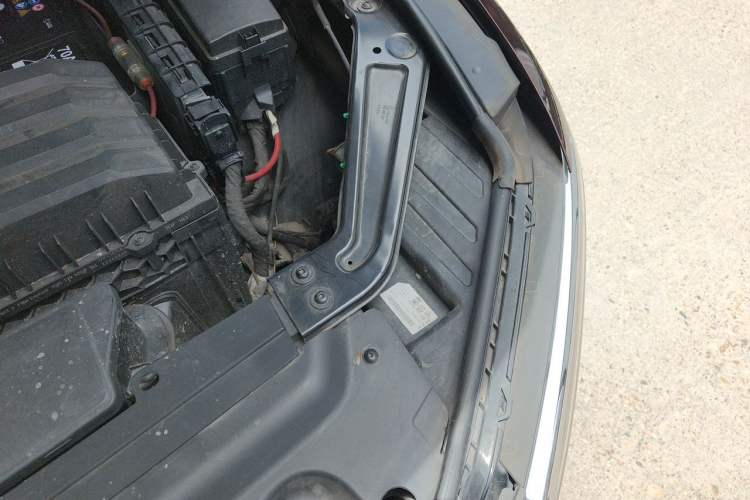 Used Volkswagen Viloran 2020 380TSI Flagship Edition Engine Bay Left