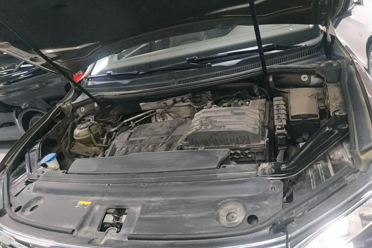 Used Volkswagen Viloran 2020 330TSI Luxury Edition Engine Bay