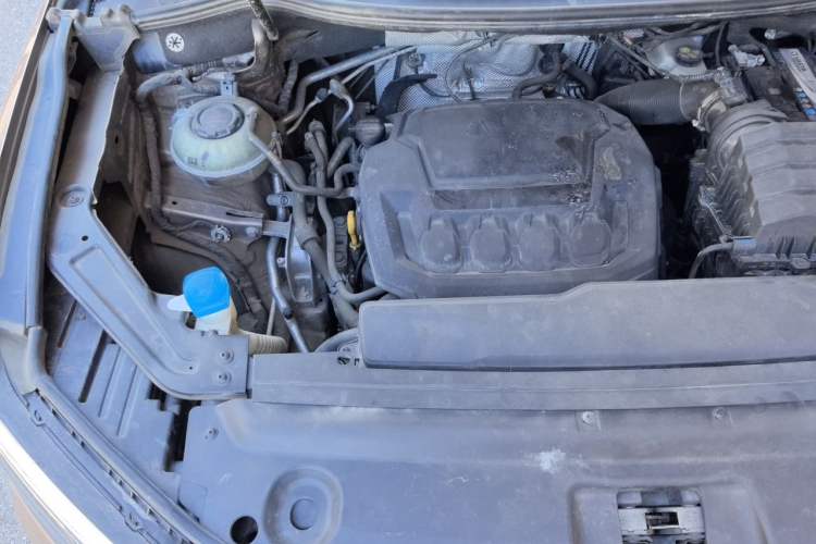 Used Volkswagen Viloran 2020 330TSI Luxury Edition Engine Bay Right