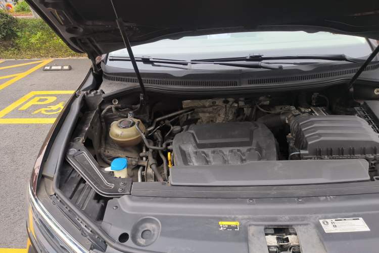 Used Volkswagen Viloran 2020 330TSI Luxury Edition Engine Bay Right