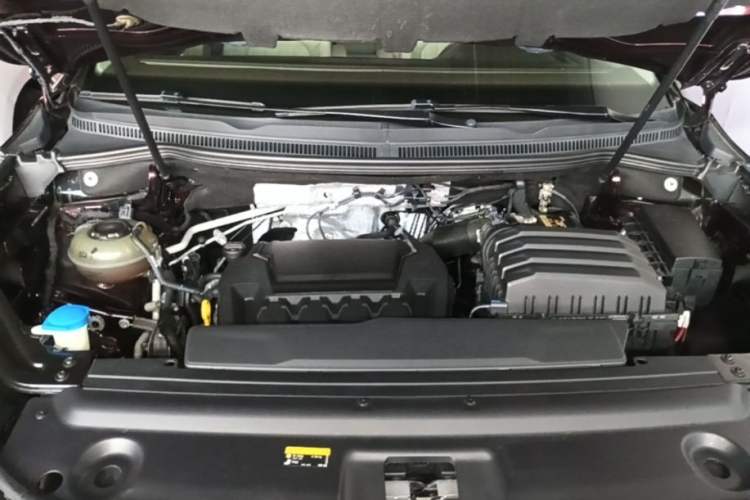 Used Volkswagen Viloran 2020 330TSI Luxury Edition Engine Bay