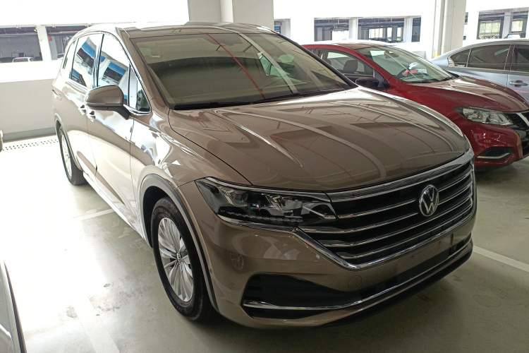 Used Volkswagen Viloran 2020 330TSI Business Edition Exterior 1