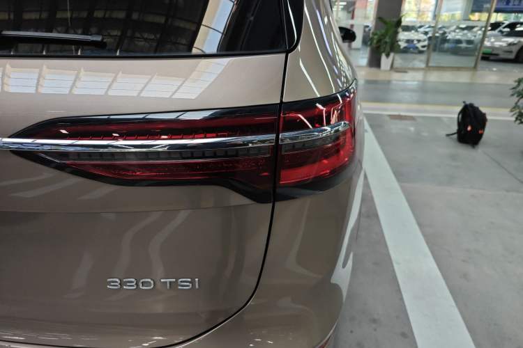 Used Volkswagen Viloran 2020 330TSI Luxury Edition Exterior 6