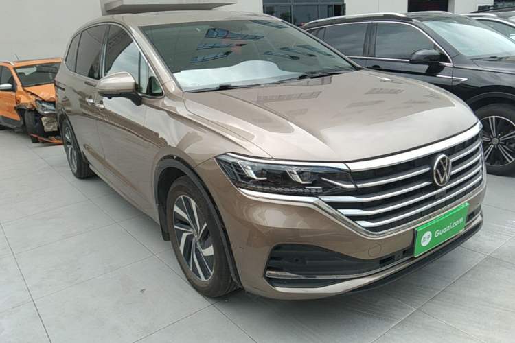 Used Volkswagen Viloran 2020 330TSI Luxury Edition Front Right 45 Deg