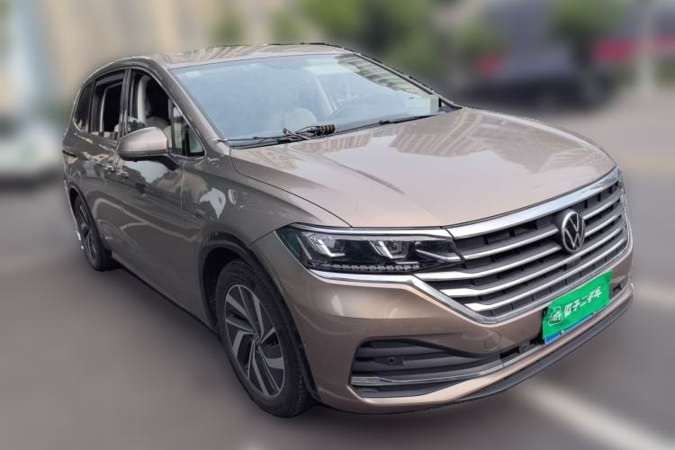 Used Volkswagen Viloran 2020 330TSI Luxury Edition Front Right 45 Deg
