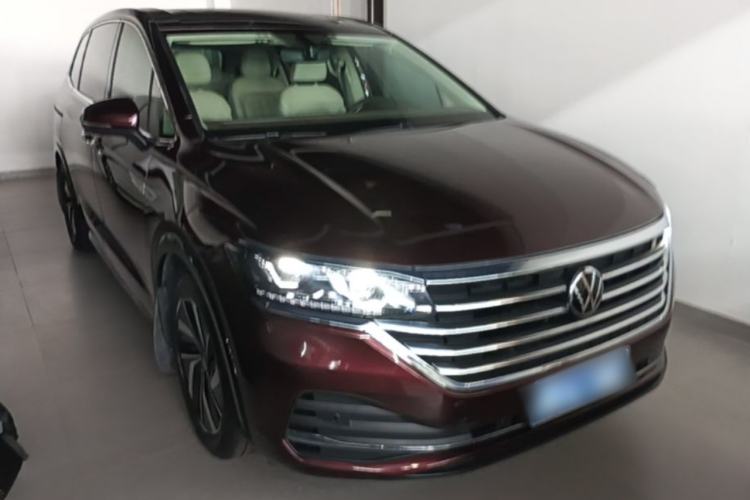 Used Volkswagen Viloran 2020 330TSI Luxury Edition Front Right 45 Deg