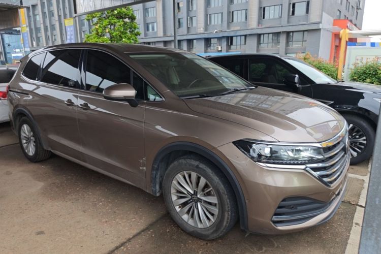 Used Volkswagen Viloran 2020 330TSI Business Edition Front Right 45 Deg