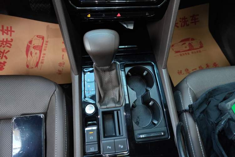 Used Volkswagen Viloran 2020 330TSI Luxury Edition Gear Lever