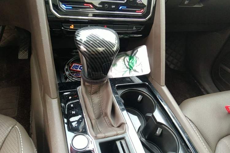 Used Volkswagen Viloran 2020 330TSI Luxury Edition Gear Lever