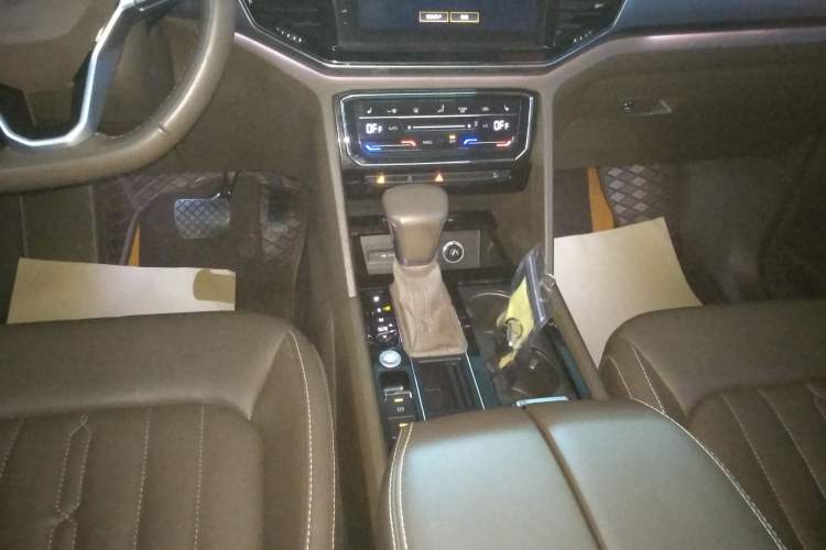 Used Volkswagen Viloran 2020 330TSI Luxury Edition Gear Lever