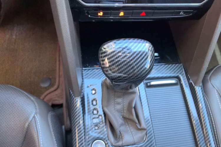 Used Volkswagen Viloran 2020 330TSI Luxury Edition Gear Lever