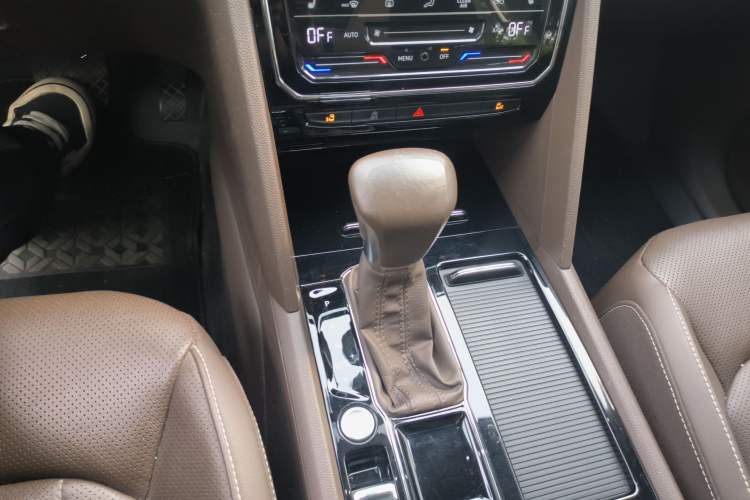 Used Volkswagen Viloran 2020 330TSI Luxury Edition Gear Lever