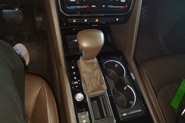 Used Volkswagen Viloran 2020 330TSI Luxury Edition Gear Lever