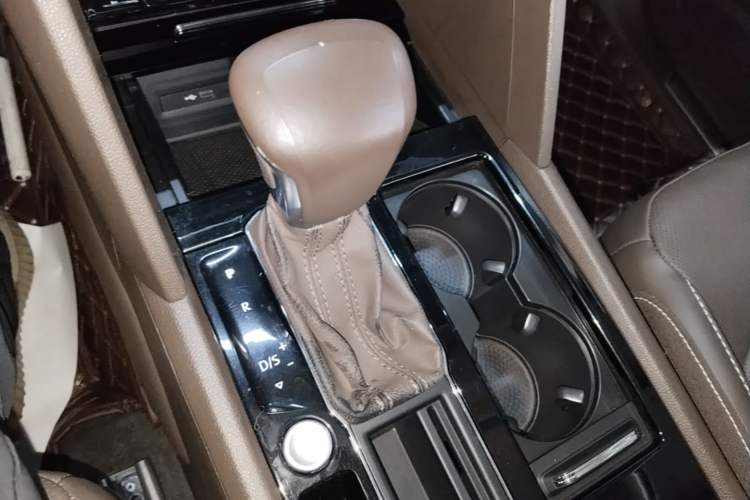 Used Volkswagen Viloran 2020 330TSI Business Edition Gear Lever