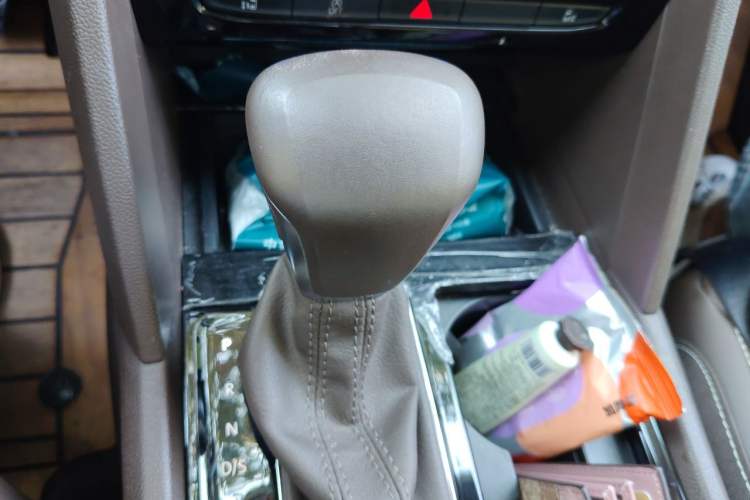 Used Volkswagen Viloran 2020 330TSI Luxury Edition Gear Lever