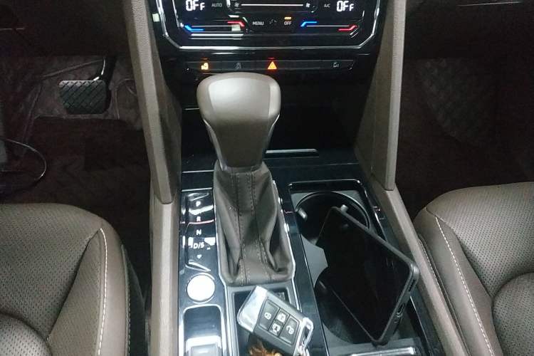 Used Volkswagen Viloran 2020 330TSI Luxury Edition Gear Lever
