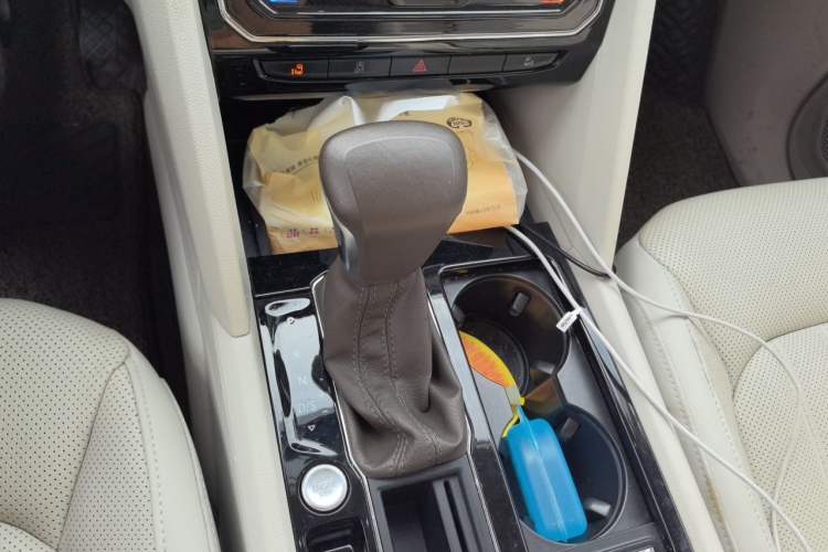Used Volkswagen Viloran 2020 330TSI Luxury Edition Gear Lever
