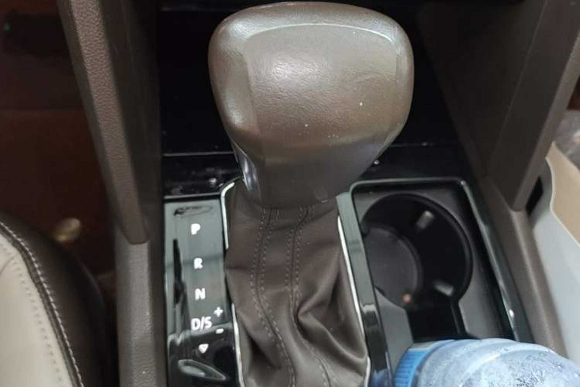 Used Volkswagen Viloran 2020 330TSI Business Edition Gear Lever