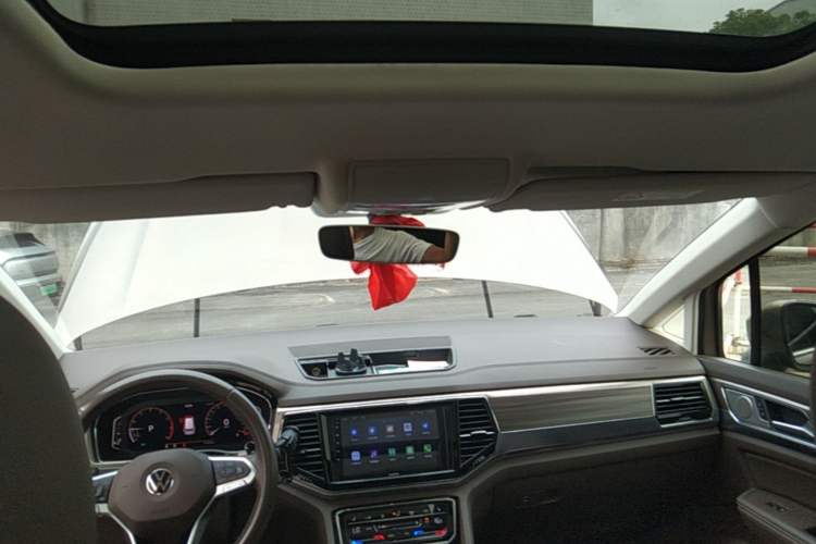 Used Volkswagen Viloran 2020 330TSI Luxury Edition Headliner
