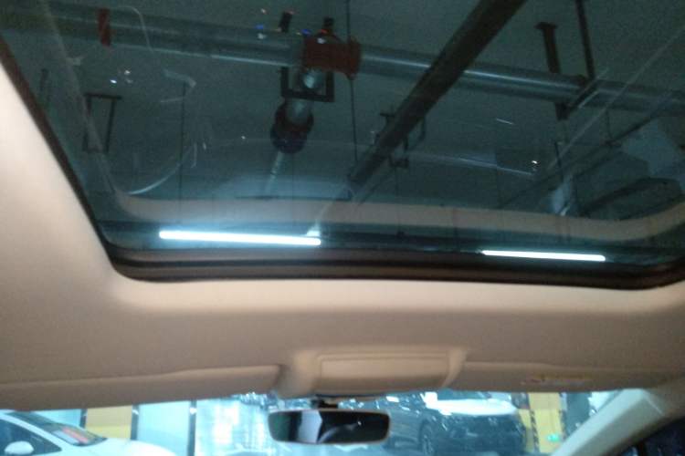 Used Volkswagen Viloran 2020 330TSI Luxury Edition Headliner