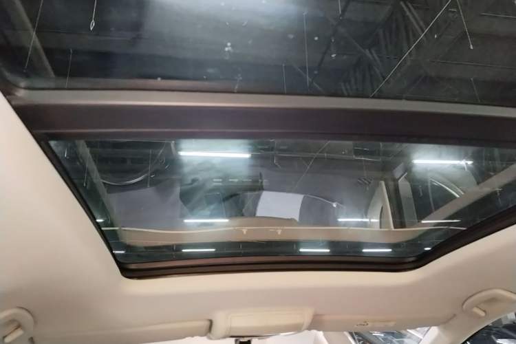 Used Volkswagen Viloran 2020 330TSI Business Edition Headliner