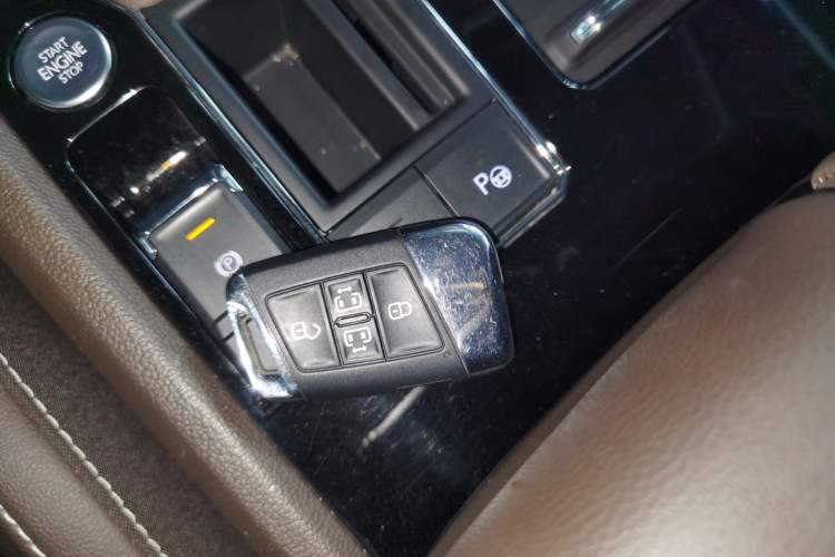 Used Volkswagen Viloran 2020 330TSI Luxury Edition Interior 1