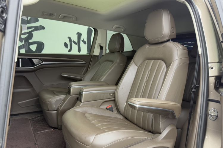 Used Volkswagen Viloran 2020 330TSI Luxury Edition Interior 1
