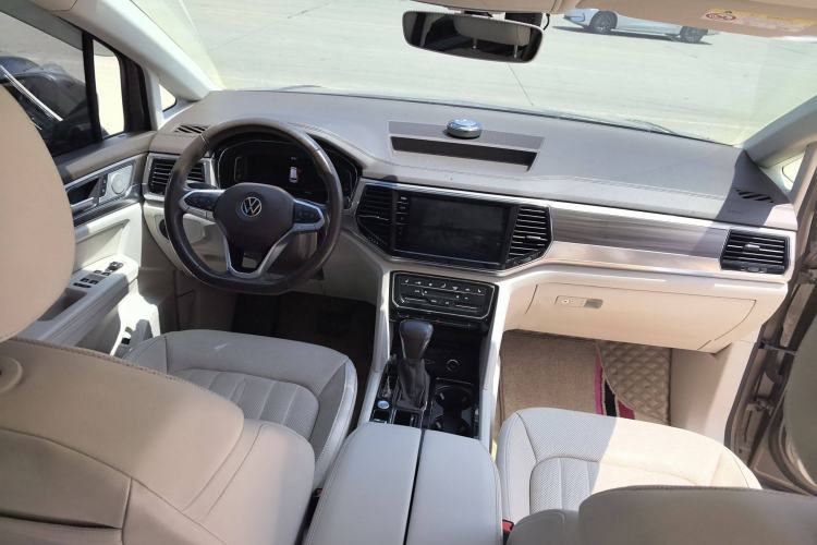 Used Volkswagen Viloran 2020 330TSI Luxury Edition Interior 1