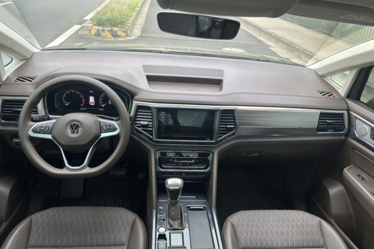Used Volkswagen Viloran 2020 330TSI Business Edition Interior 11