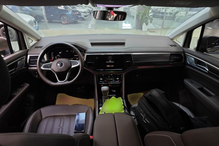Used Volkswagen Viloran 2020 330TSI Luxury Edition Interior 2