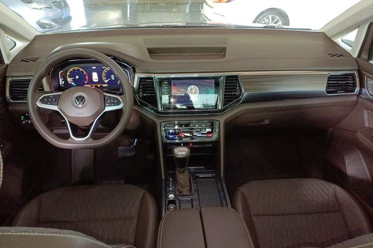 Used Volkswagen Viloran 2020 330TSI Business Edition Interior 2