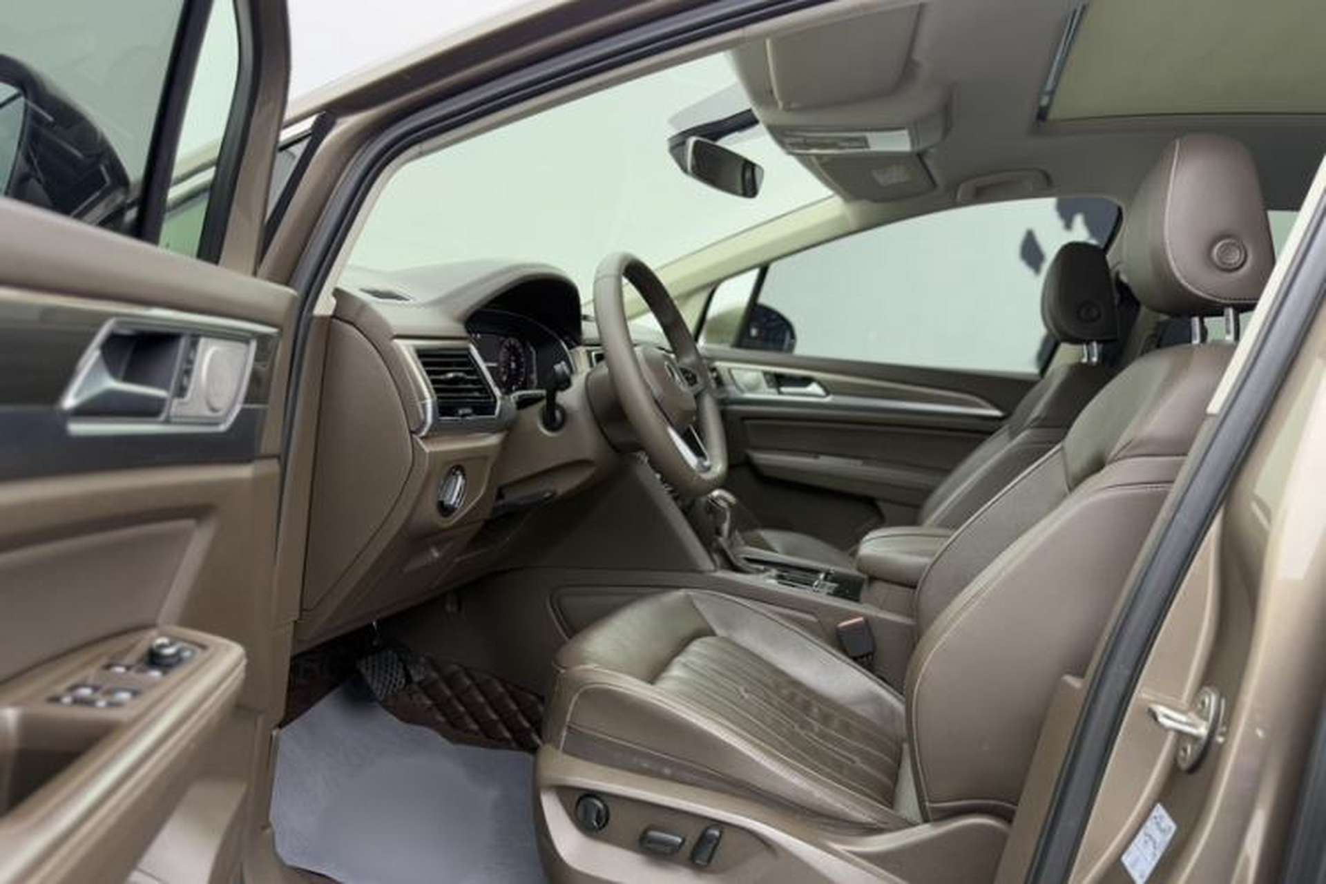 Used Volkswagen Viloran 2020 330TSI Luxury Edition Interior 2