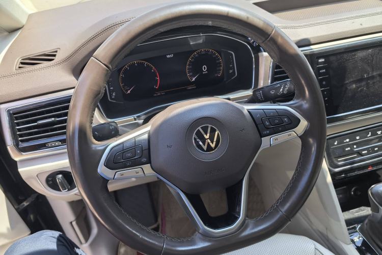 Used Volkswagen Viloran 2020 330TSI Luxury Edition Interior 2