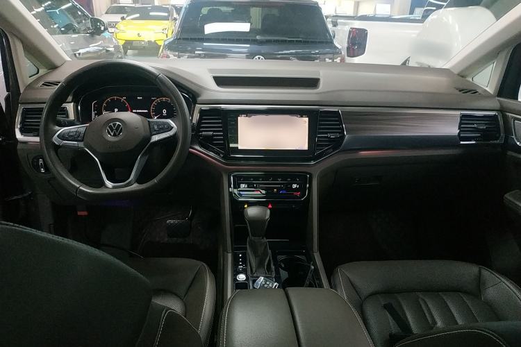 Used Volkswagen Viloran 2020 330TSI Luxury Edition Interior 2