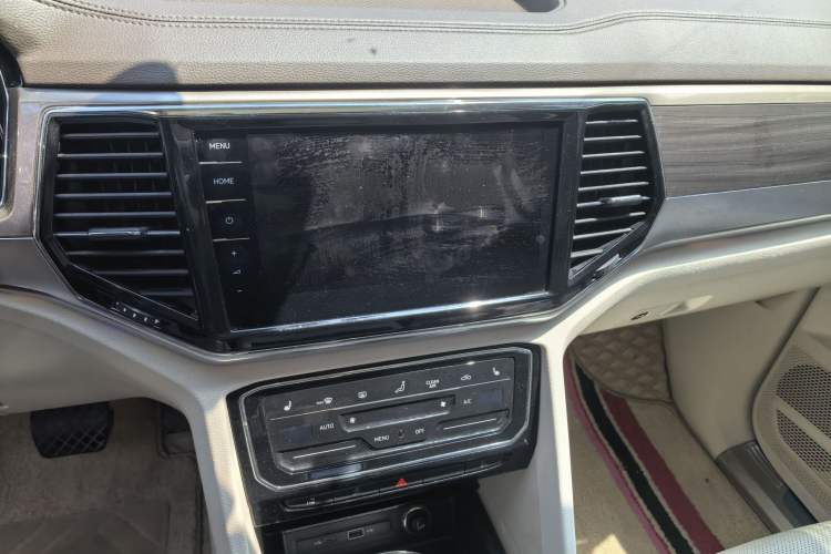 Used Volkswagen Viloran 2020 330TSI Luxury Edition Interior 3