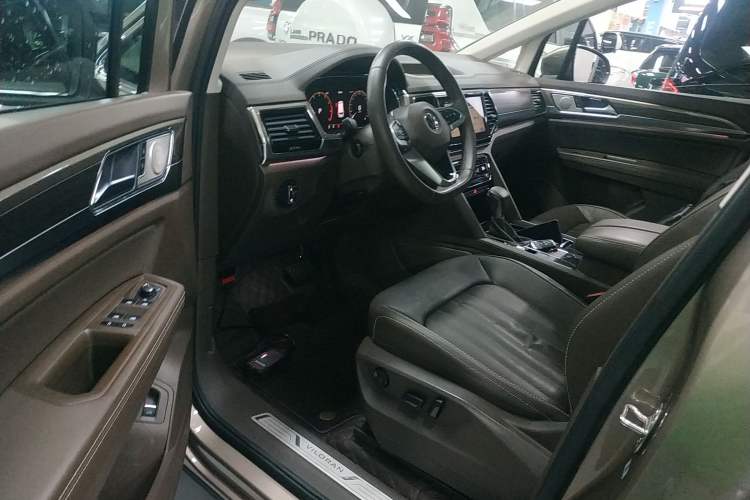 Used Volkswagen Viloran 2020 330TSI Luxury Edition Interior 3