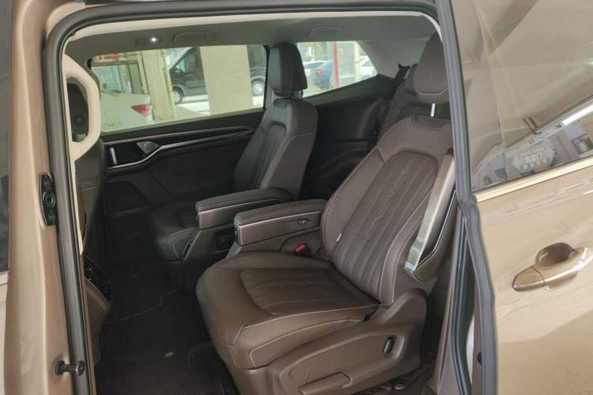 Used Volkswagen Viloran 2020 330TSI Luxury Edition Interior 4