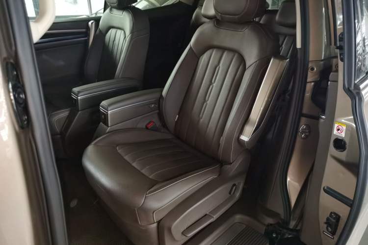 Used Volkswagen Viloran 2020 330TSI Luxury Edition Interior 4