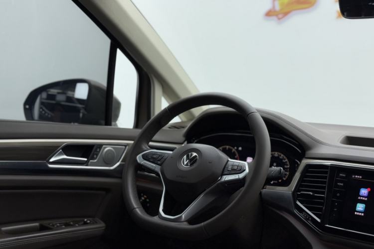 Used Volkswagen Viloran 2020 330TSI Luxury Edition Interior 4