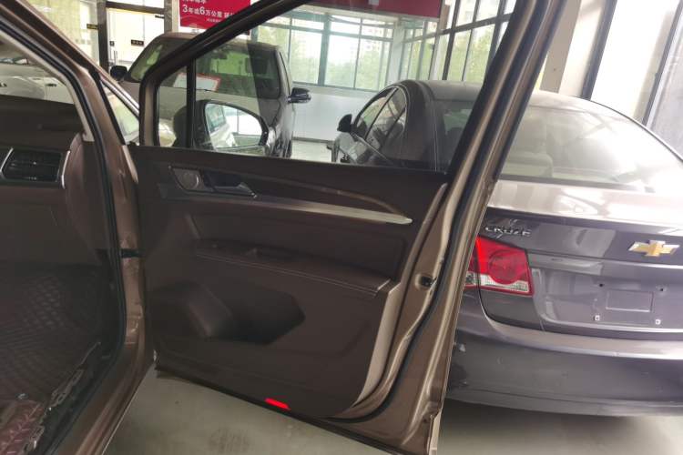 Used Volkswagen Viloran 2020 330TSI Luxury Edition Interior 5