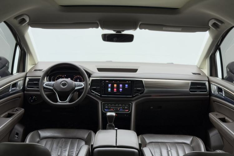 Used Volkswagen Viloran 2020 330TSI Luxury Edition Interior 6