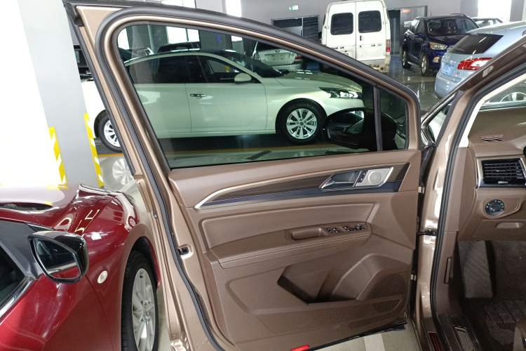 Used Volkswagen Viloran 2020 330TSI Business Edition Interior 7
