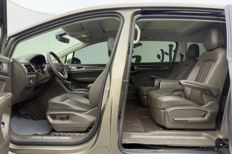 Used Volkswagen Viloran 2020 330TSI Luxury Edition Interior 7