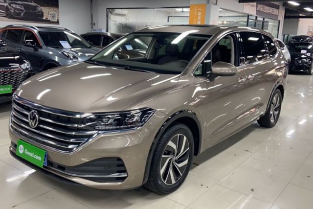 Ojetý Volkswagen Viloran 2020 330TSI Luxury Edition