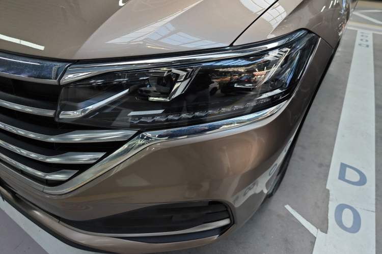 Used Volkswagen Viloran 2020 330TSI Luxury Edition Left Front Headlight