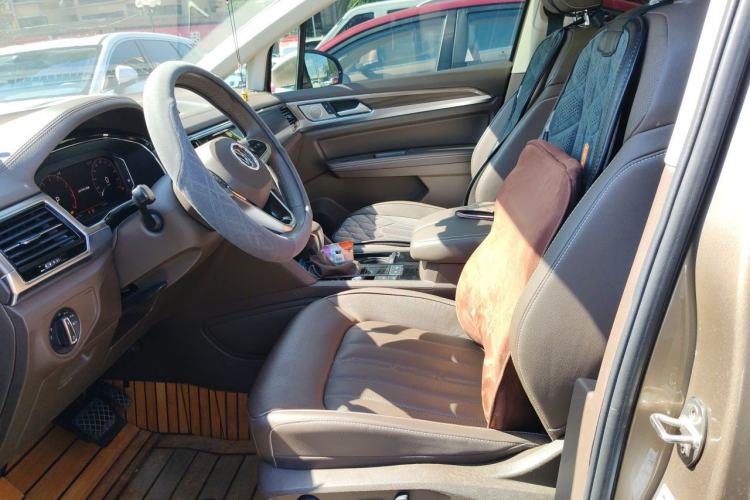 Used Volkswagen Viloran 2020 330TSI Luxury Edition Left Front Seat
