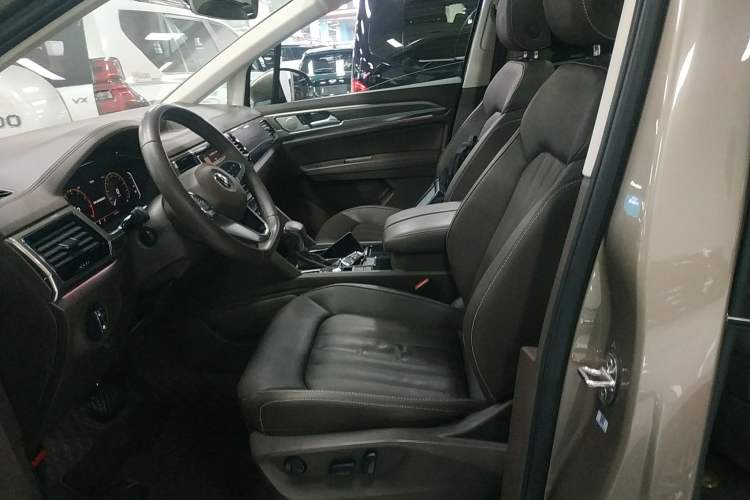 Used Volkswagen Viloran 2020 330TSI Luxury Edition Left Front Seat