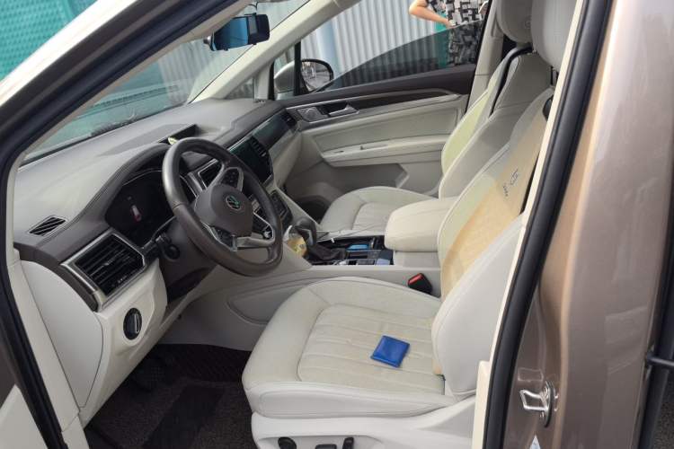 Used Volkswagen Viloran 2020 330TSI Luxury Edition Left Front Seat
