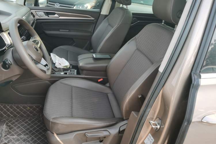 Used Volkswagen Viloran 2020 330TSI Business Edition Left Front Seat