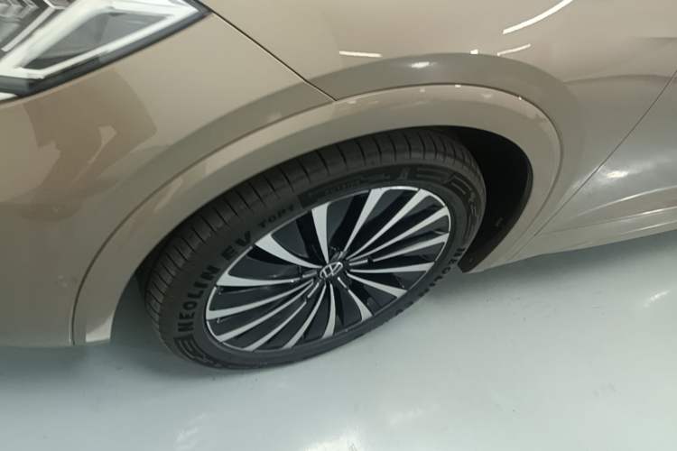 Used Volkswagen Viloran 2020 380TSI Prestige Edition Left Front Wheel Hub